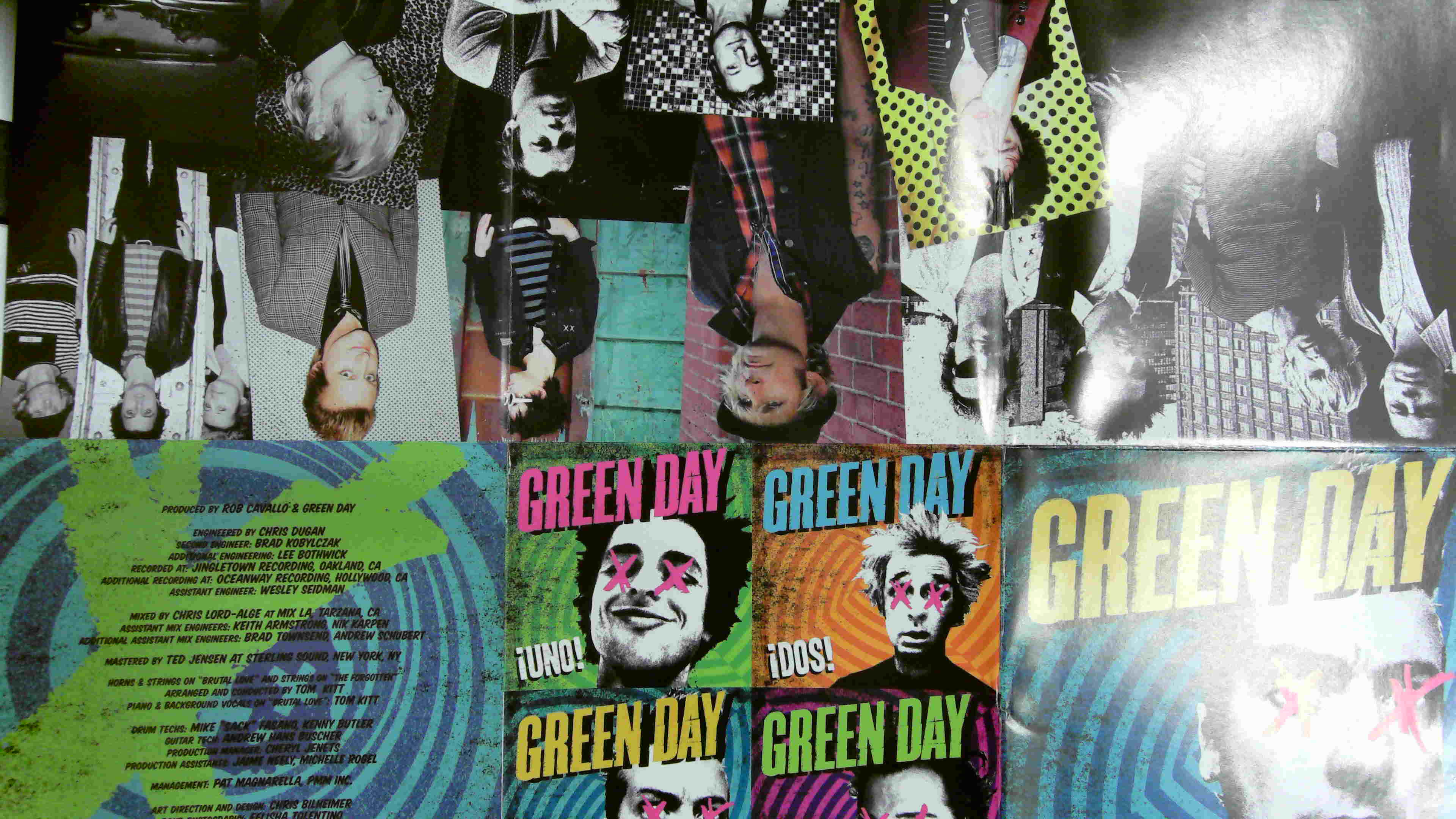 Back Picture of Unfolded Inlay - Green Day – ¡TRÉ!